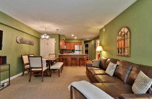 Killington Apartment | The Pico Escape- 3BR 2BA Ski On Ski Off at Pico Mountain, Close to Killington, condo