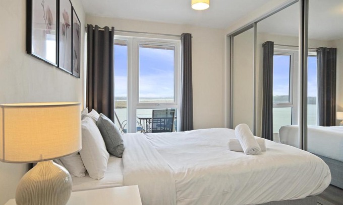 Gillingham Apartment | The Pier Apartment 3 by Kasar Stays