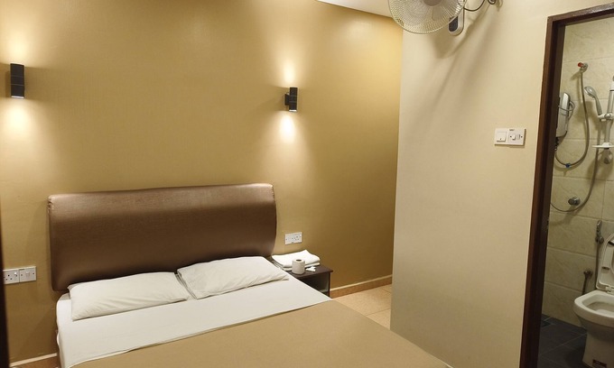 Kampung Raja Hotel | The Pines Hotel