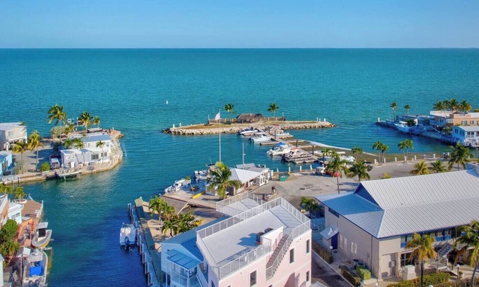 Layton House | The Pink Pearl-Resort Access