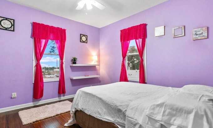 Bridgeport Apartment | The Pink Room near Yale and St. V