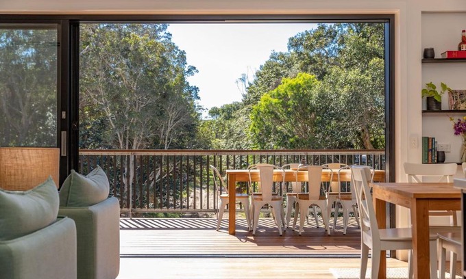 Boomerang Beach House | The Point
