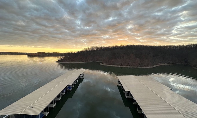 Osage Beach Condo | The Pointe at Lazy Days