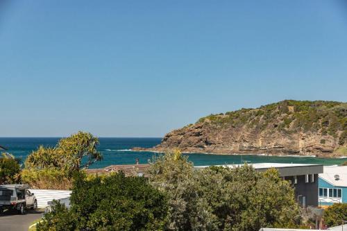 Boomerang Beach House | The Pole House