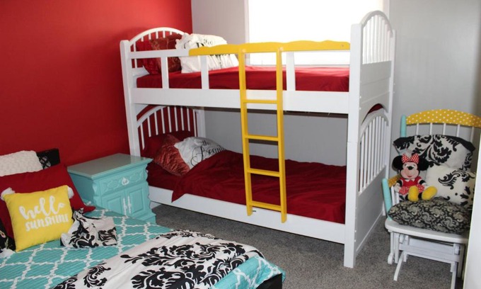 Price House | The Polka Dot Cottage - Two Bedrooms - 50s Vibe