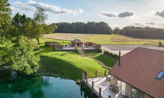 Cowlinge House | The Pond Barn - Five Bedroom House, Sleeps 10