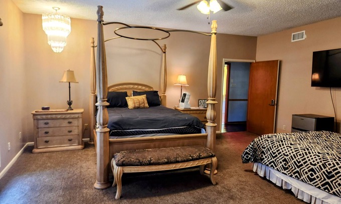 Ruston Apartment | The Ponder House Suite A Qn Beds with private bath. We hve add'l rms available.