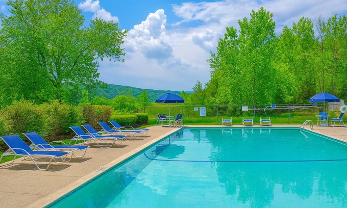 Lenox Dale Resort | The Ponds at Foxhollow