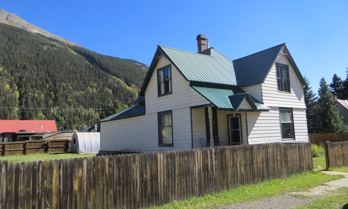 Silverton House | 'The Powder House' Located at 9318 Ft. Powder right Outside The Front Door!