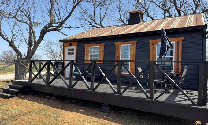 Breckenridge Cottage | The Prairie House at the Winery - CC Farms