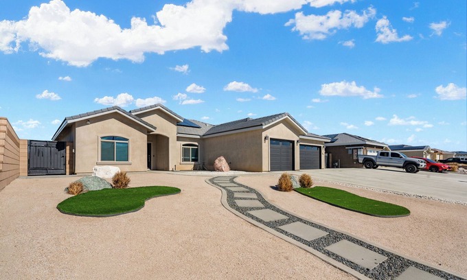 Ridgecrest House | The Premier- 3BD/2BTH Home in Ridgecrest