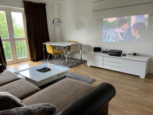Shortlands Apartment | The Premier Living Experience Entire 2-Bedroom Modern Apartment