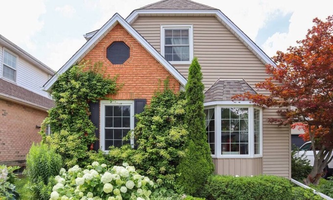Historic Old Town House | The Promenade Cottage