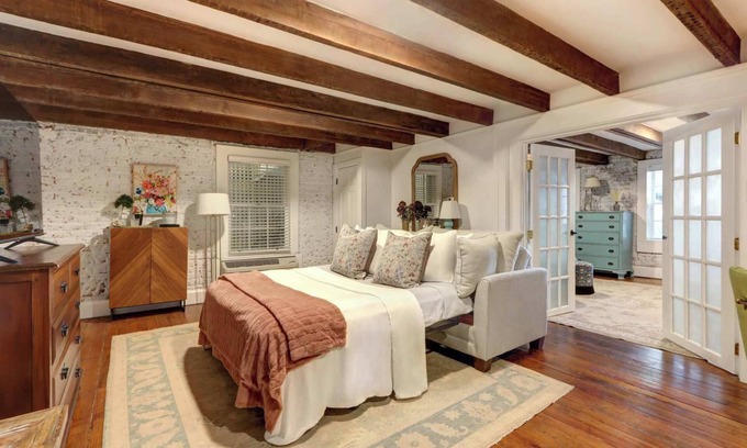 Historic Downtown Savannah Apartment | The Quaint Quarters on Jones, Historic | Quiet