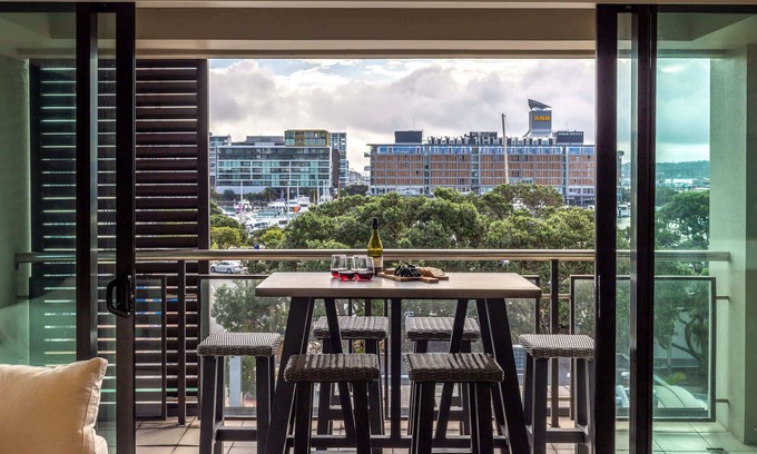 Auckland Central Business District Apartment | The Quays - Auckland Viaduct