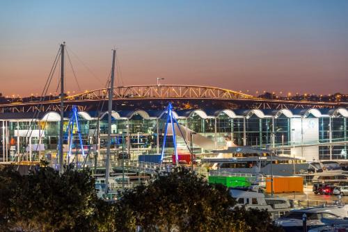 Auckland Central Business District Apartment | The Quays - Auckland Viaduct