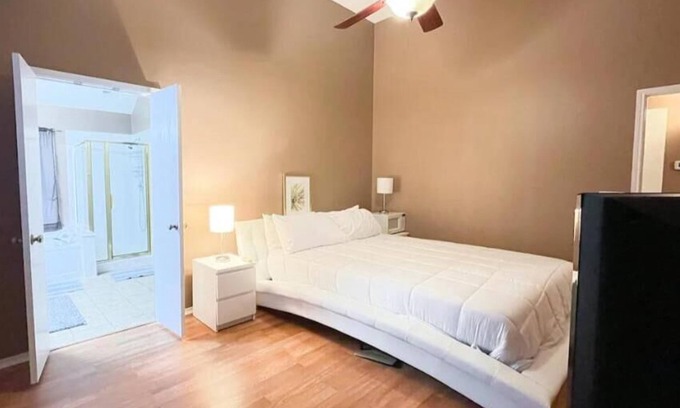 Lake Dallas House | The Quiet Lake Dallas House 3 Cal King Bds 5B/2Ba