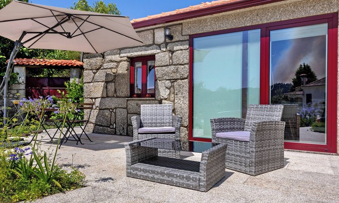 Guilhofrei Villa | The Quinta of Caroveiras 'Casa T1' with Lake View, Wi-Fi and Air Conditioning
