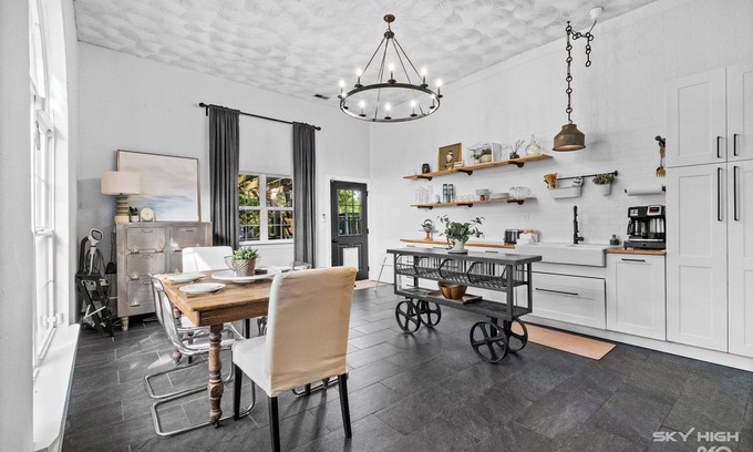 Fayetteville House | The Rally House: Hot Tub-Centennial Park-UofA-Pet Friendly
