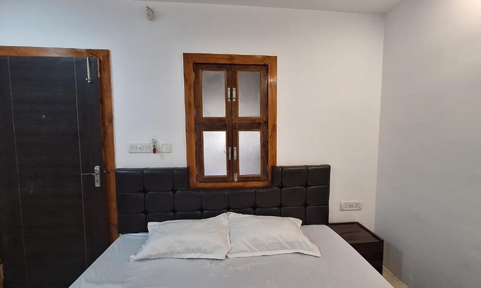 Mahmoorganj House | The Ramaa Guest House