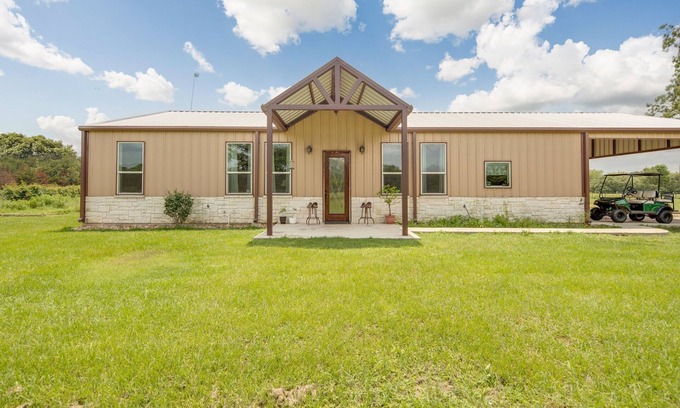 Bryan House | The Ranchette- Sleeps 10- 13 Miles From Texas A&M- Country Life