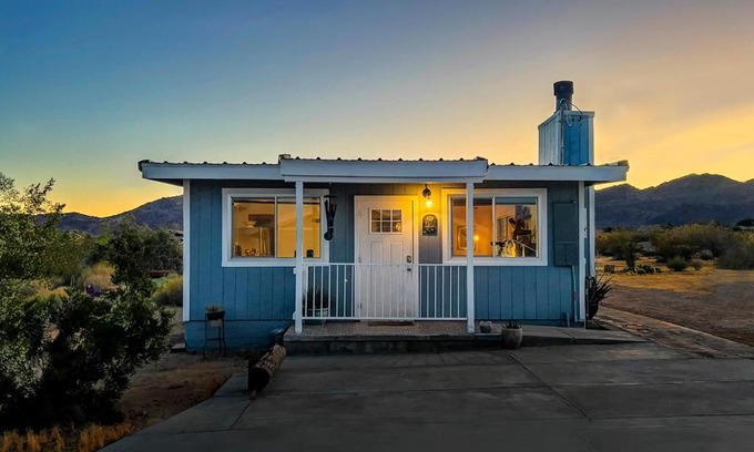Joshua Tree House | The Raven House - Renovated Homestead Cabin