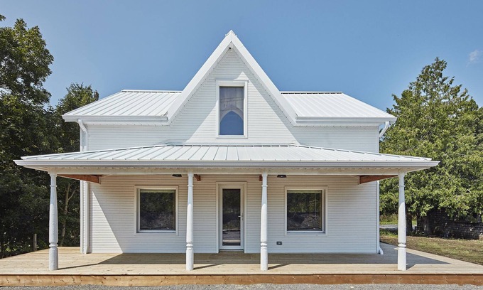 Bongard Villa | The Reach Guesthouse in Prince Edward County STA Licence #ST-2019-0099