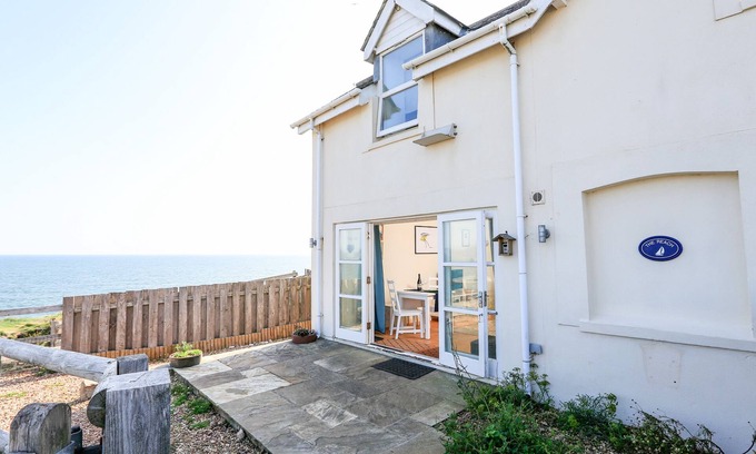 Chillington Cottage | THE REACH, pet friendly, with a garden in Hallsands