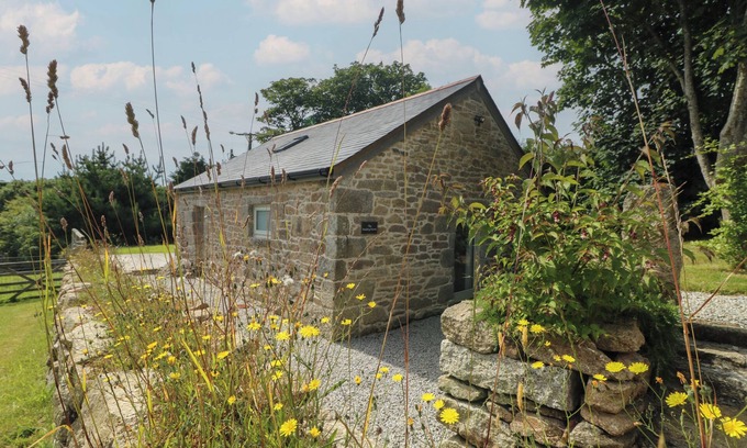 Helford Passage Cottage | THE READING ROOM, country holiday cottage in Constantine