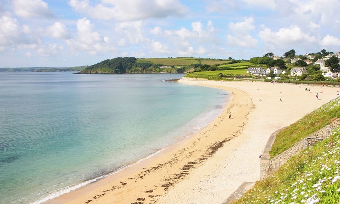 Helford Passage Cottage | The Reading Room