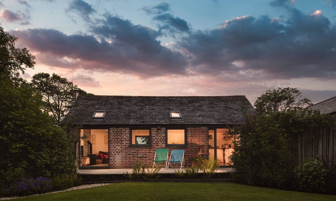 Holsworthy House | The Red Barn - sleeps 4 guests in 2 bedrooms