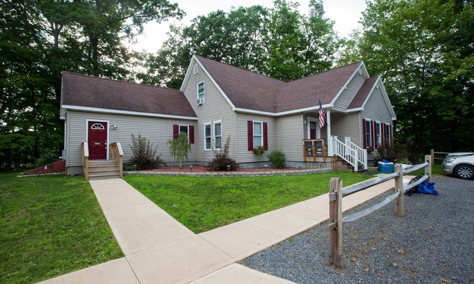Cooperstown House | THE RED DOOR LODGE IInHUGE-Sleep 20 Heated PoolnNear Dreams Park & Ommegang brew