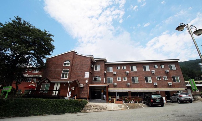 Sokcho Hotel | The Red House