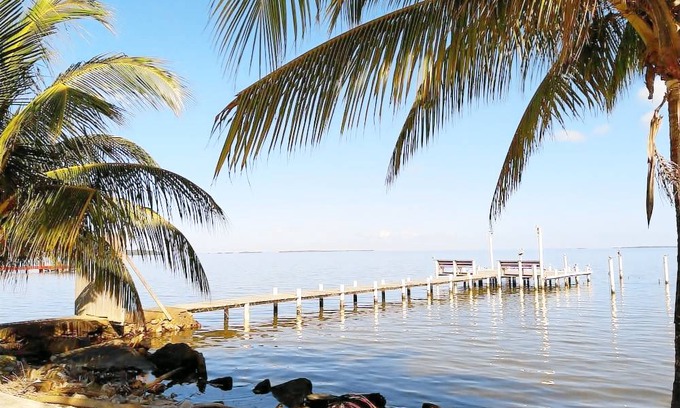 Bella Vista Hotel | The Red Hut Inn