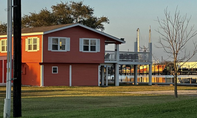 Galveston House | The Reel Escape of Bolivar