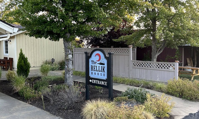Medford House | The Rellik House and Winery