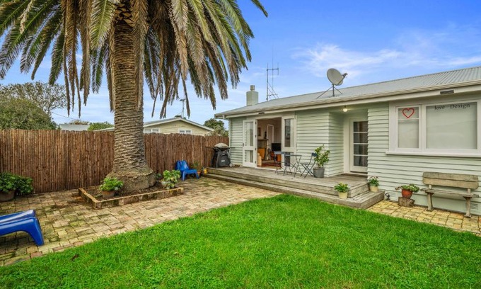 Mount Maunganui House | The Remodelling Room - Mount Maunganui Cottage