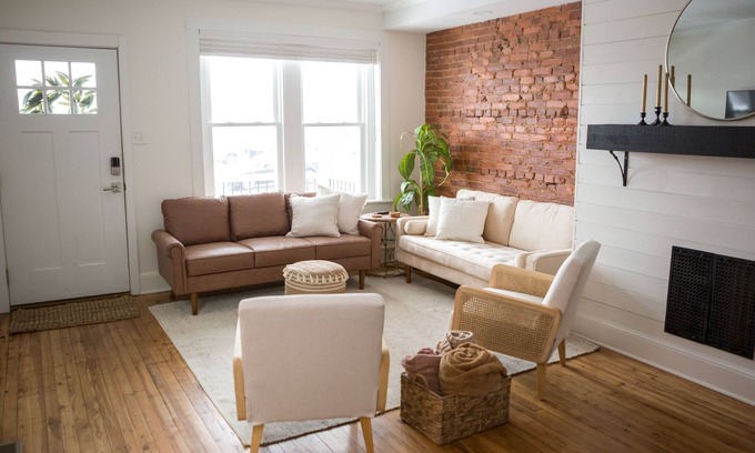 Lancaster House | The Reservoir Inn: A peaceful townhome on the outskirts of Lancaster City