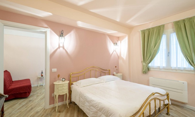 Lastra a Signa Apartment | The Residence of Pleasures Lost - Rosa