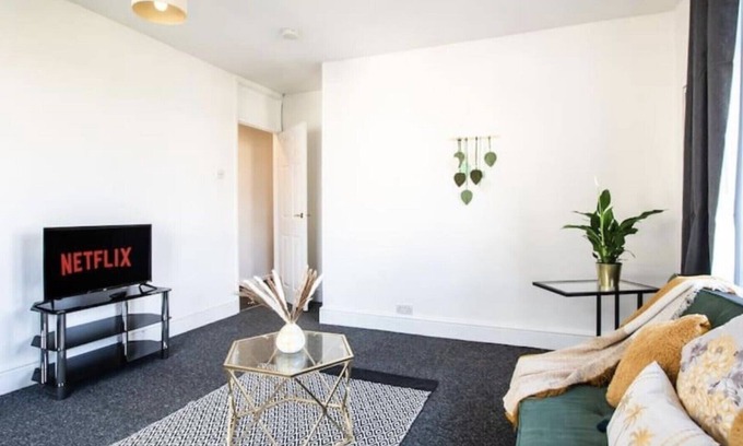 Swindon Apartment | The Retreat, 2 bedroom Apartment