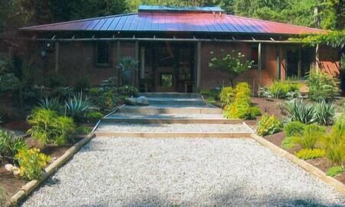 Vashon Island House | The Retreat at Judd Creek on Vashon Island, Washington