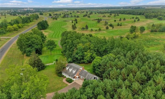 Hinckley House | *The Retreat* Great for Families/Groups, Casino, & Golfing.