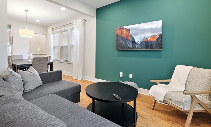 Detroit Apartment | The Retreat At The Park. 2 BDR-Lower Unit