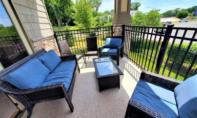 Arnolds Park Apartment | The Retreats at Stone Fountain