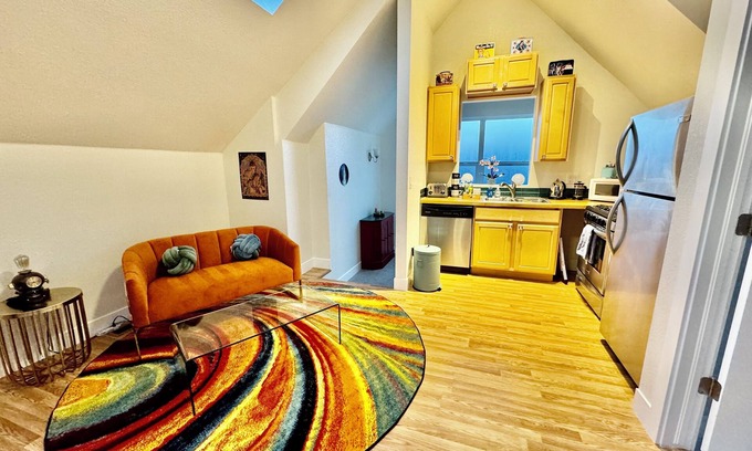 Lincoln Park House | The Retro Carriage House