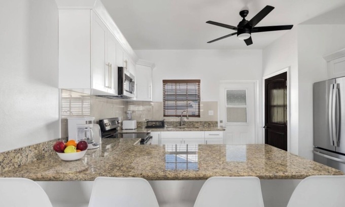 Cockburn Town House | The Ridge: 2 BDR Villa