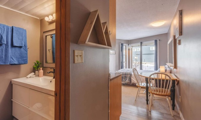 Big White Ski Resort Apartment | The Ridge | Ski-In Ski-Out Condo w/Free Parking