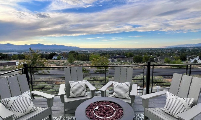 Draper House | The Ridgeline Retreat | 6BR (+ office) mountain escape | Spa, Sauna, Game room, Bunk room, Work-from-home Setup & Epic views!