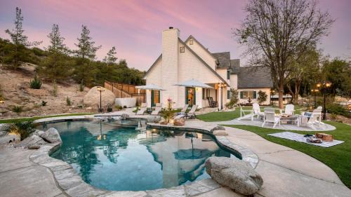 Temecula Villa | The Riesling Retreat by AvantStay Estate w Pool HotTub Putting Green Pickle Ball Court