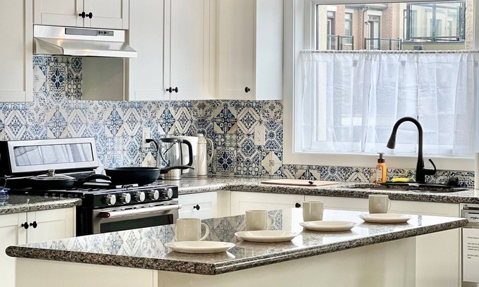 Richmond Hill House | The Riley Luxury Richmond Hill Home w/ Free Parking